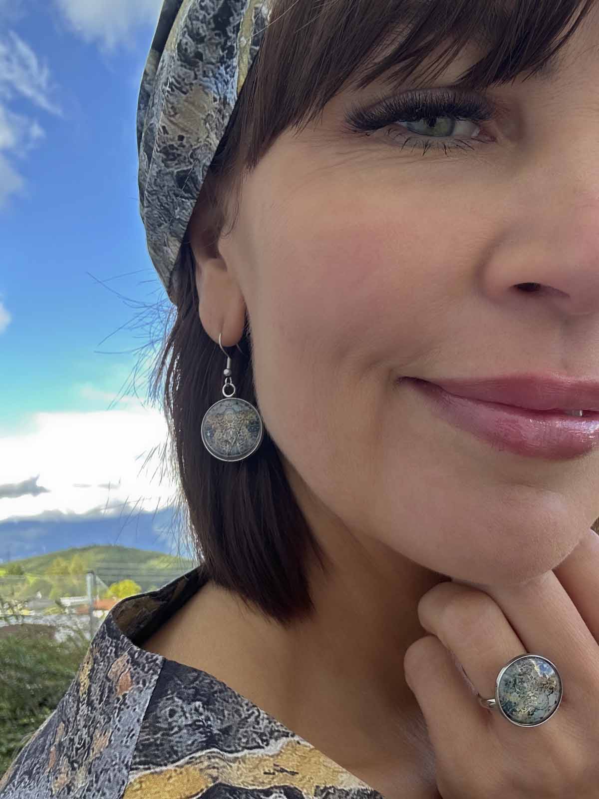 Sormus - Kivimorsian